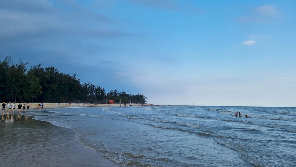 Bãi biển Cam Bình